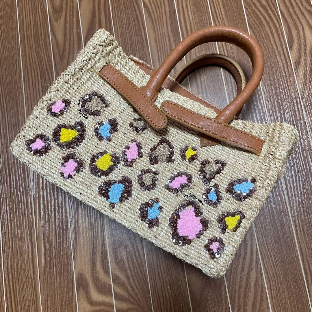 【Nina mew】ロゴ入りかごバッグ　ベージュ色　リボン付き　ヒョウ柄 定価56000円＋税 ニーナミュウ ハローキティコラボかごバッグ