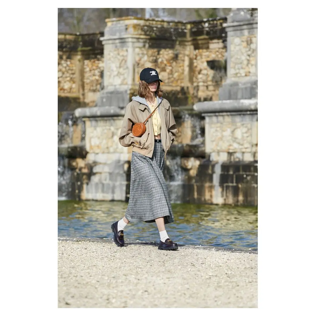 CELINE クロス ボディ　トリオンフ　オーバルパース　トレンチ　美品 CELINE クロス ボディトリオンフオーバルパーストレンチ美品