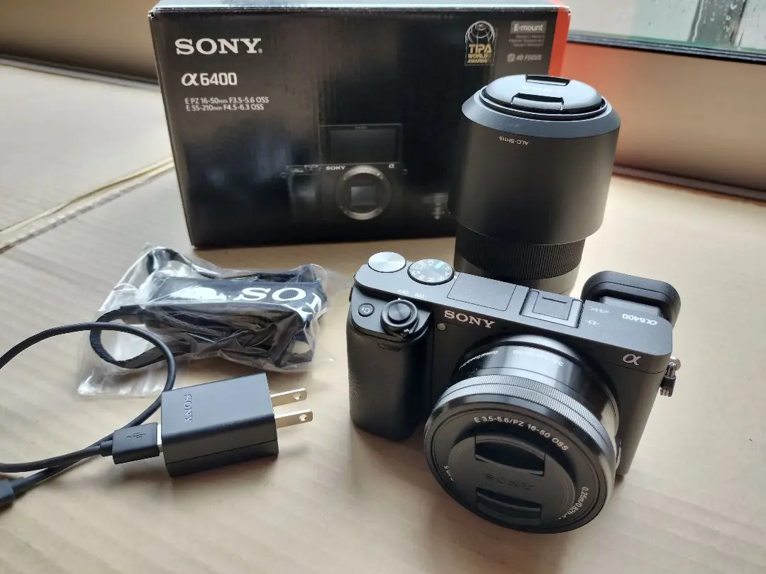 α6400ボディ+SEL 35F18+バッテリーパック+ピークデザインリーシュ α6400ボディ+SEL 35F18+バッテリーパック+ピークデザインリーシュ