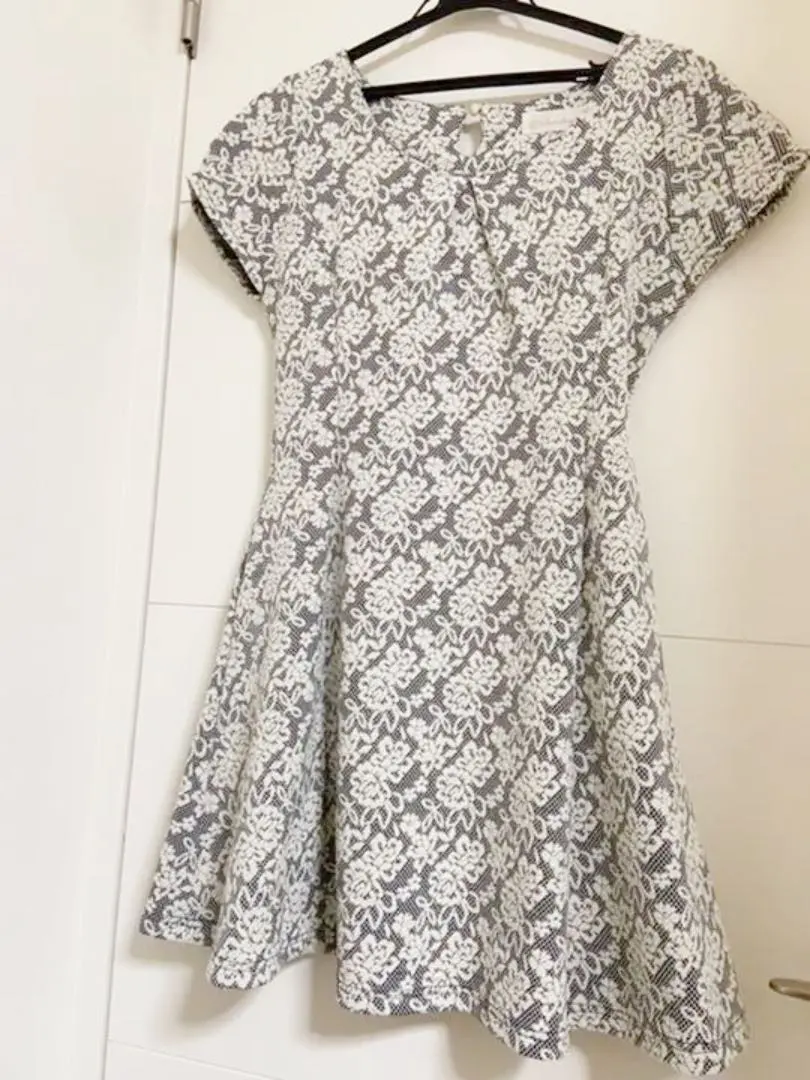 Thumbnail of Beautiful Condition ☆ Floral Dress White Off-White Gray Short Sleeves 36 Suitable for After-Party