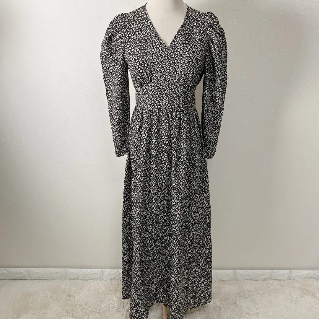 N. 荷葉肩長款連衣裙 花紋長款連衣裙 長袖 黑色 M 的縮圖