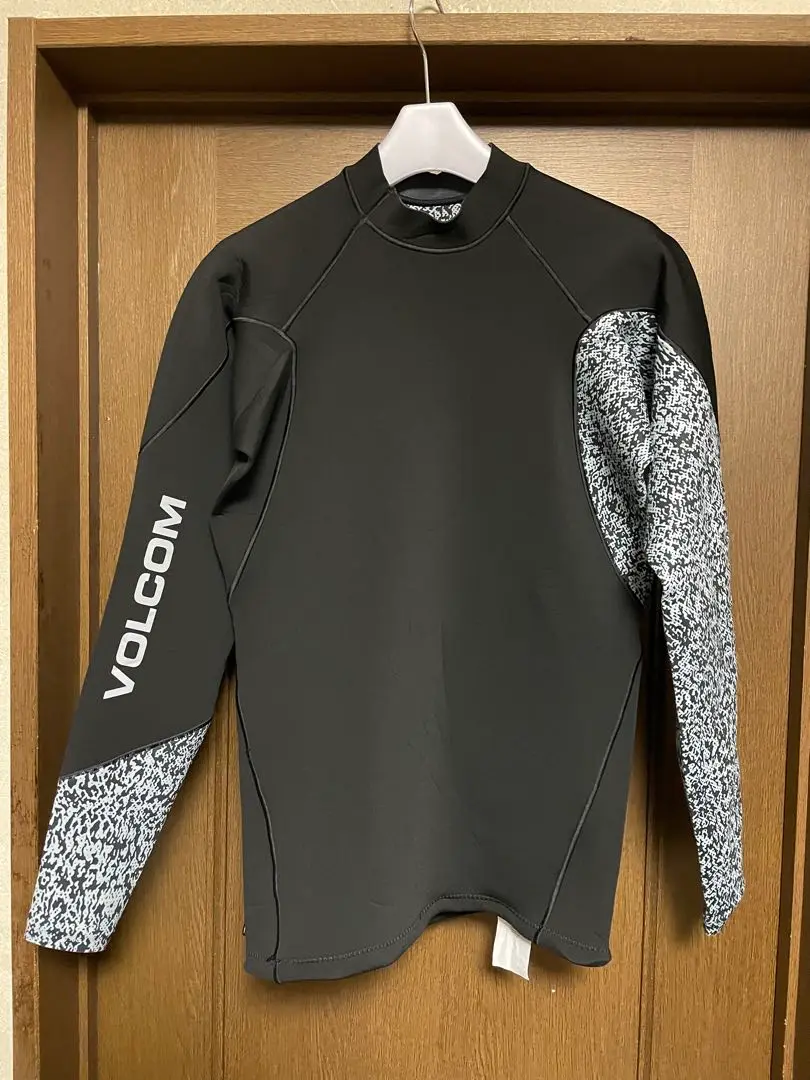 Volcom タッパー状態良好‼︎サイズM 最終値下げ‼︎ 2025年最新】VOLCOM タッパーの人気アイテム - メルカリ
