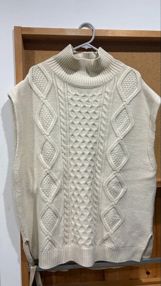 Thumbnail of Ungrid Cable Knit Vest High Neck F/Ivory