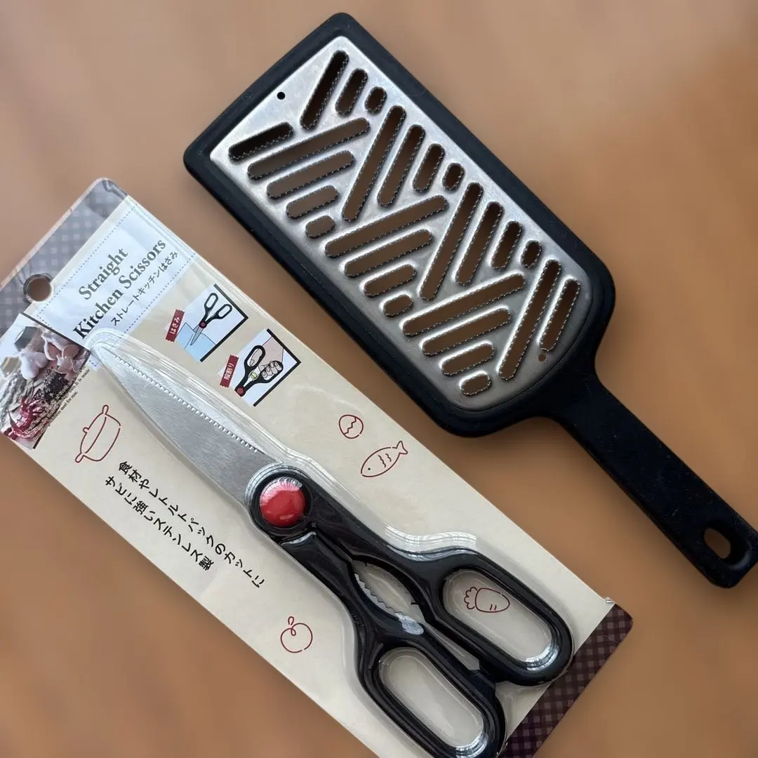 Thumbnail of Kitchen shears, grater