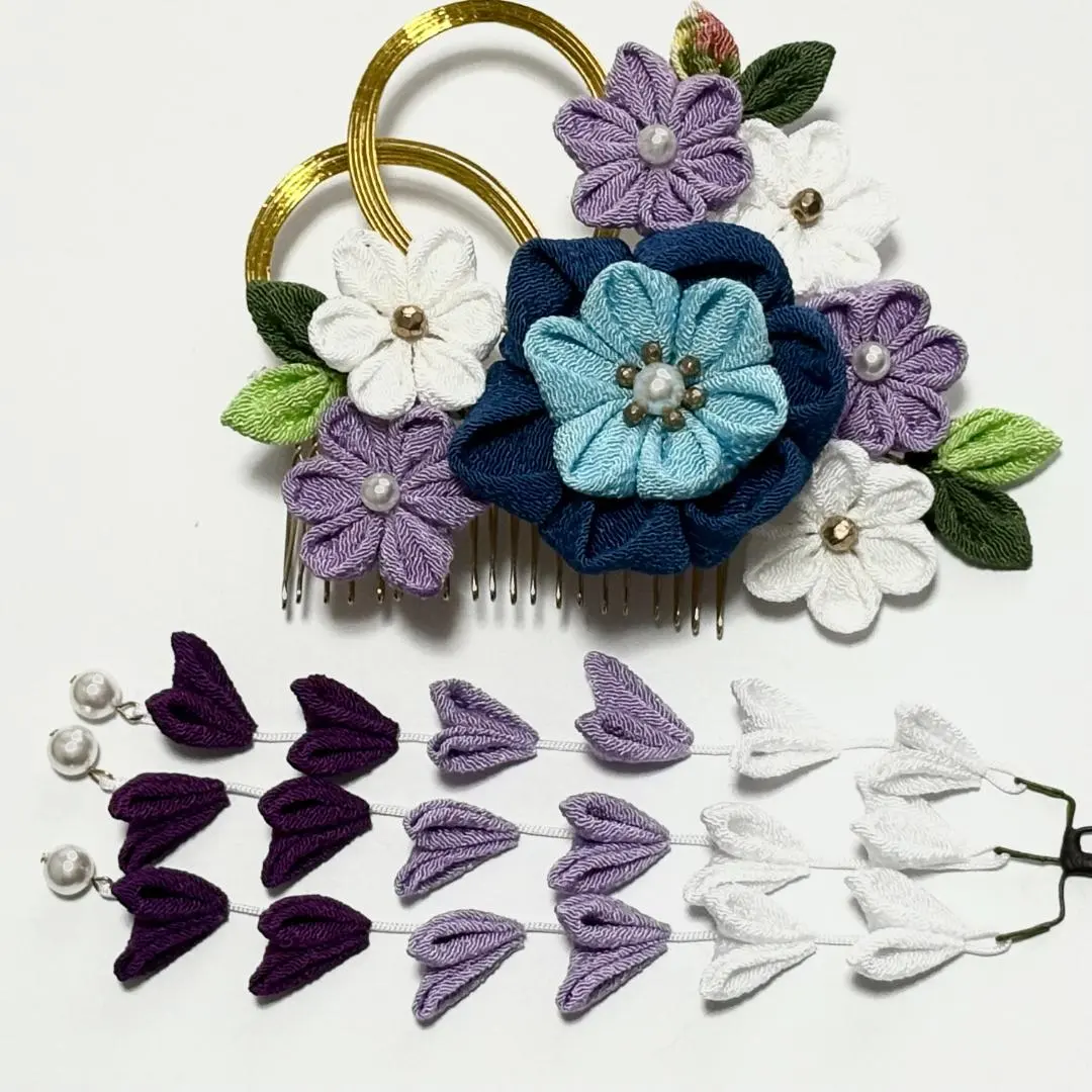 Thumbnail of Japanese hair ornaments, obi ornaments, tsumami zaiku (pinched fabric art), for Coming-of-Age Day, Shichi-Go-San, weddings