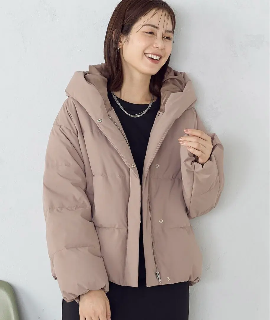【美品】β(ベータ)ショートワイドフーデッドダウンジャケット/ベージュ/9号 美品】β(ベータ)ショートワイドフーデッドダウンジャケット