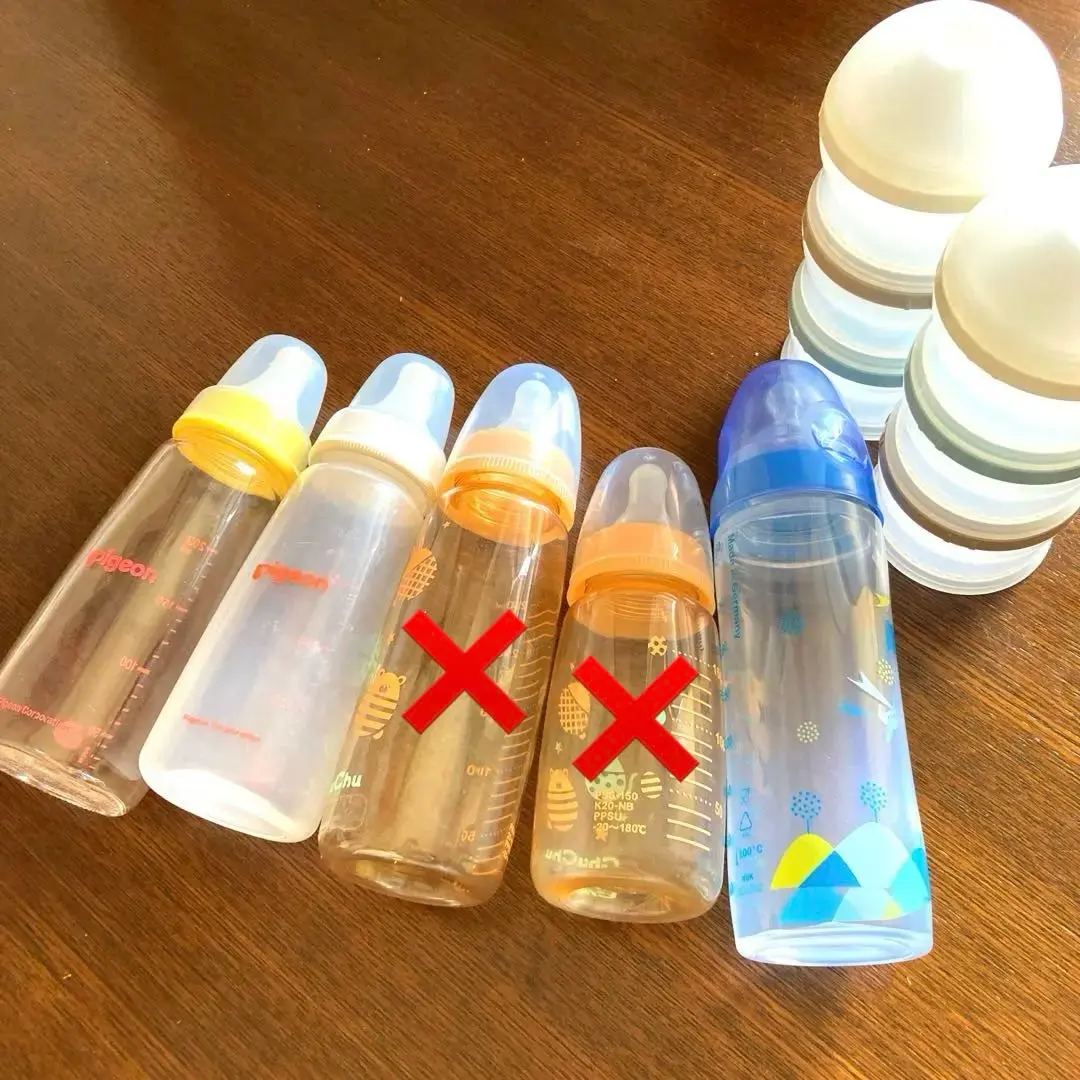 Thumbnail of Set of 3 baby bottles, set of 2 milk powder containers