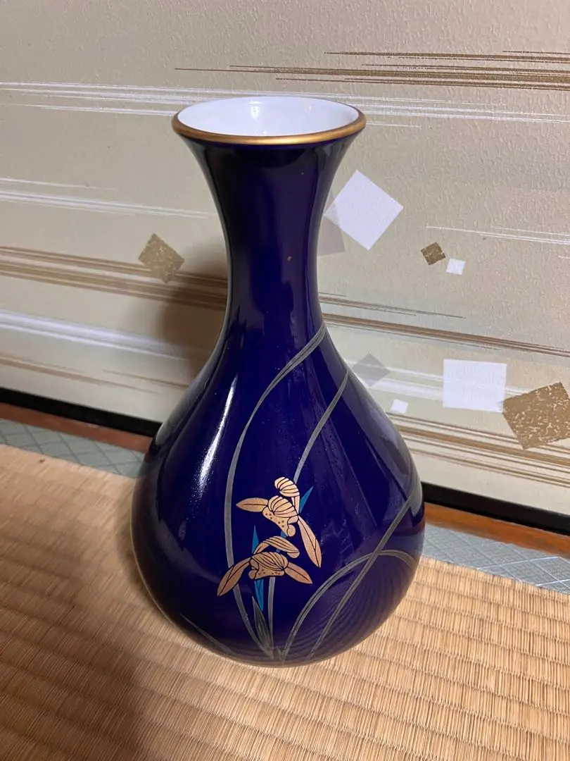 香蘭社 春蘭 台付き 華器 花瓶 花瓶|有田焼の老舗-香蘭社オンライン