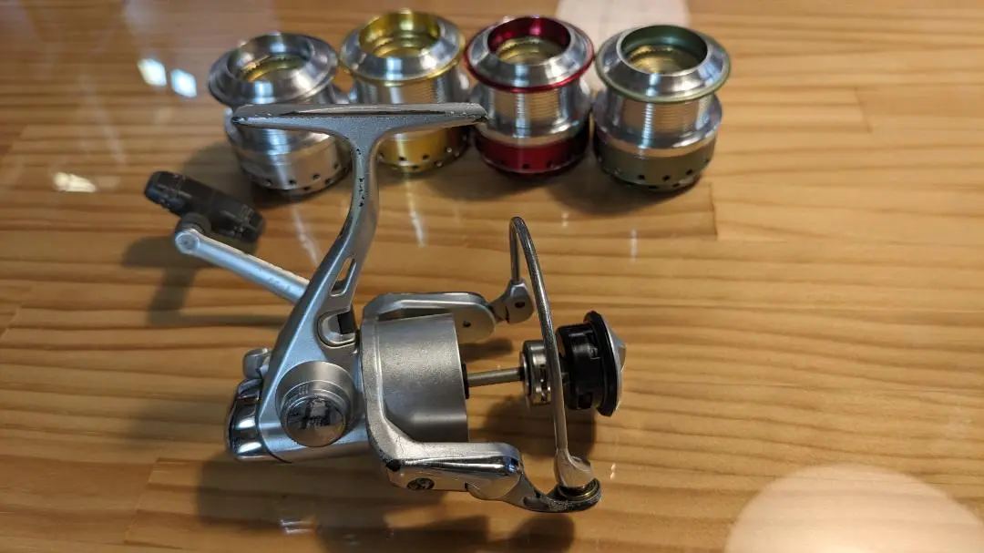 R2500A リール＋オーシャンマークスプール＋ブリーデン＋リールスタンド R2500A リール＋オーシャンマークスプール＋ブリーデン＋リール