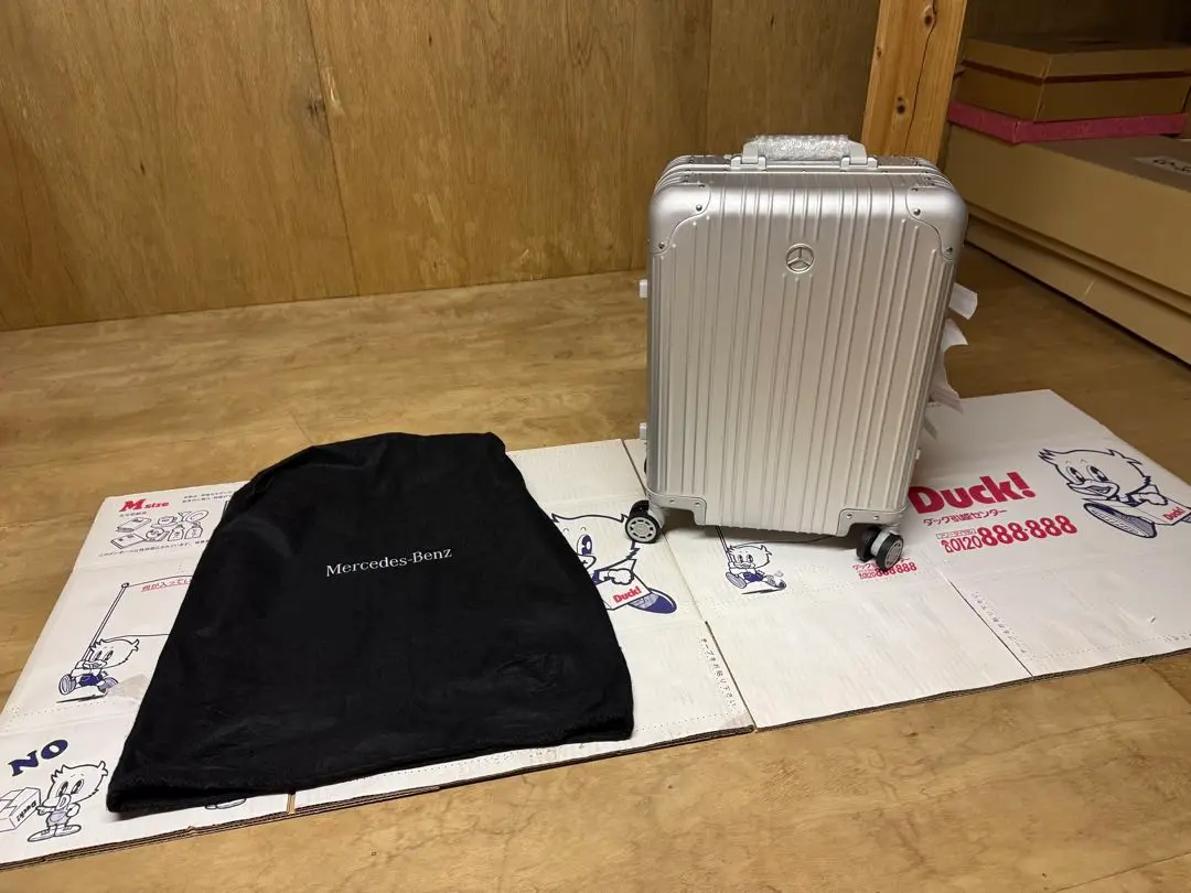 メルセデスベンツ『スーツケース  32L  4輪』TSA ロック　未使用　リモア Mercedes-Benz - 未使用 メルセデスベンツ 32L 機内持ち込み 4輪