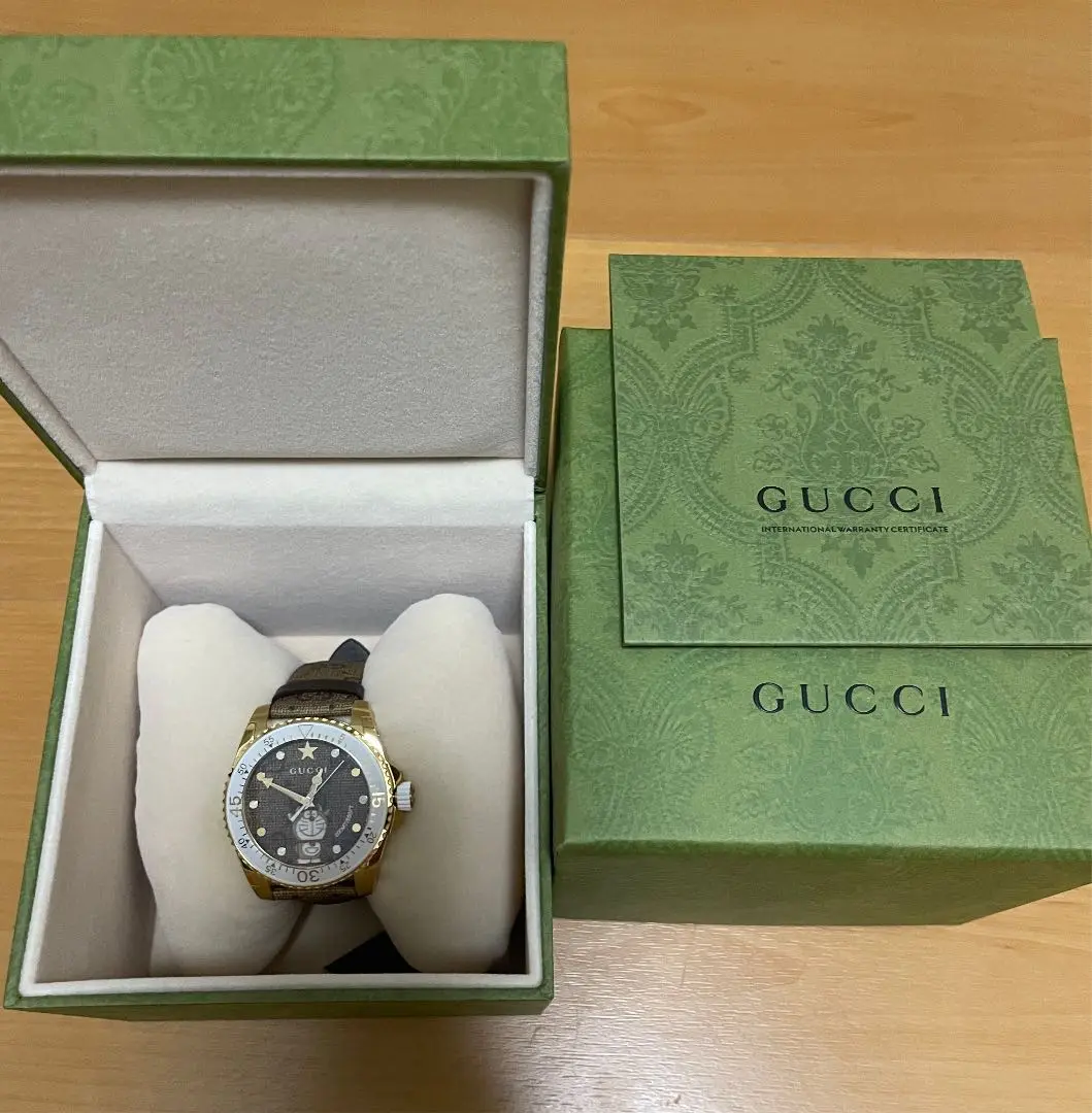 GUCCI 牛ドラえもん　腕時計❣️レア❣️新品未使用❣️ GUCCI グッチ 付属品全有 ドラえもん 限定 コラボ 腕時計