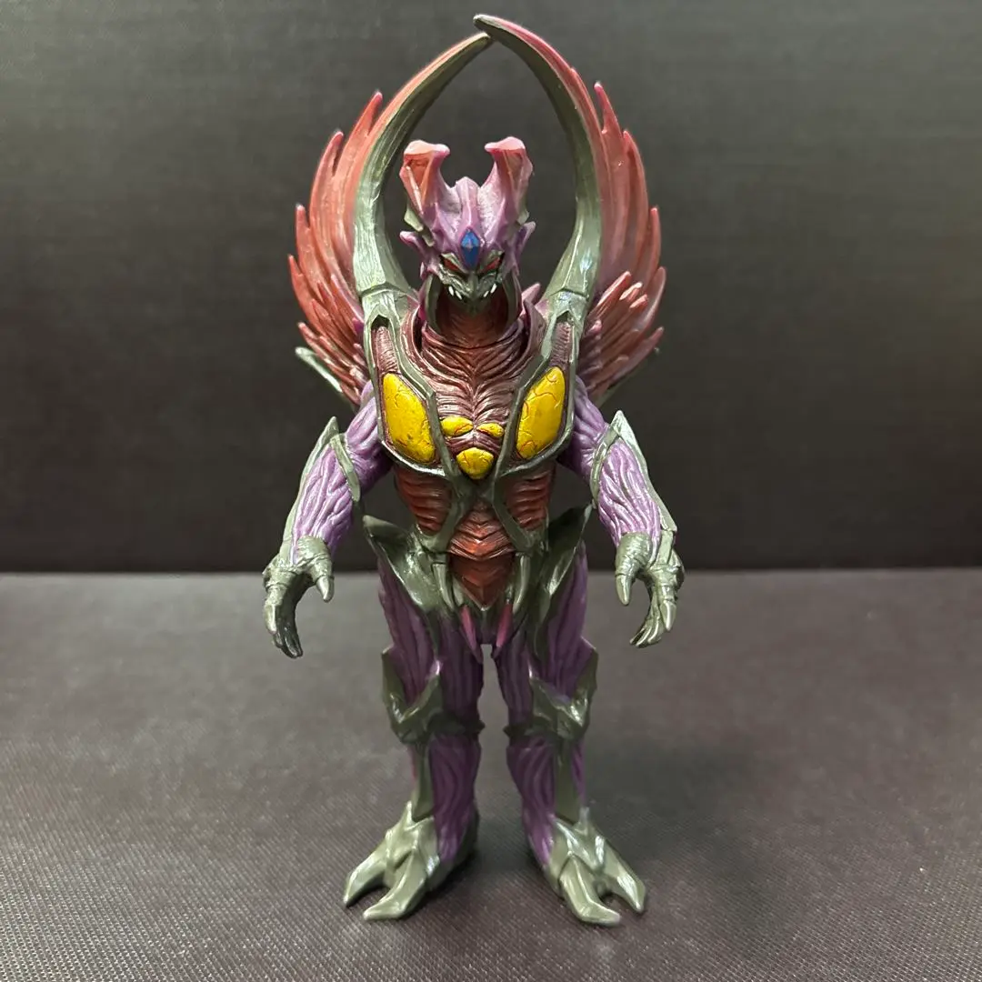ウルトラ怪獣旧型ソフビカオスダークネス、イヴリース（リアル