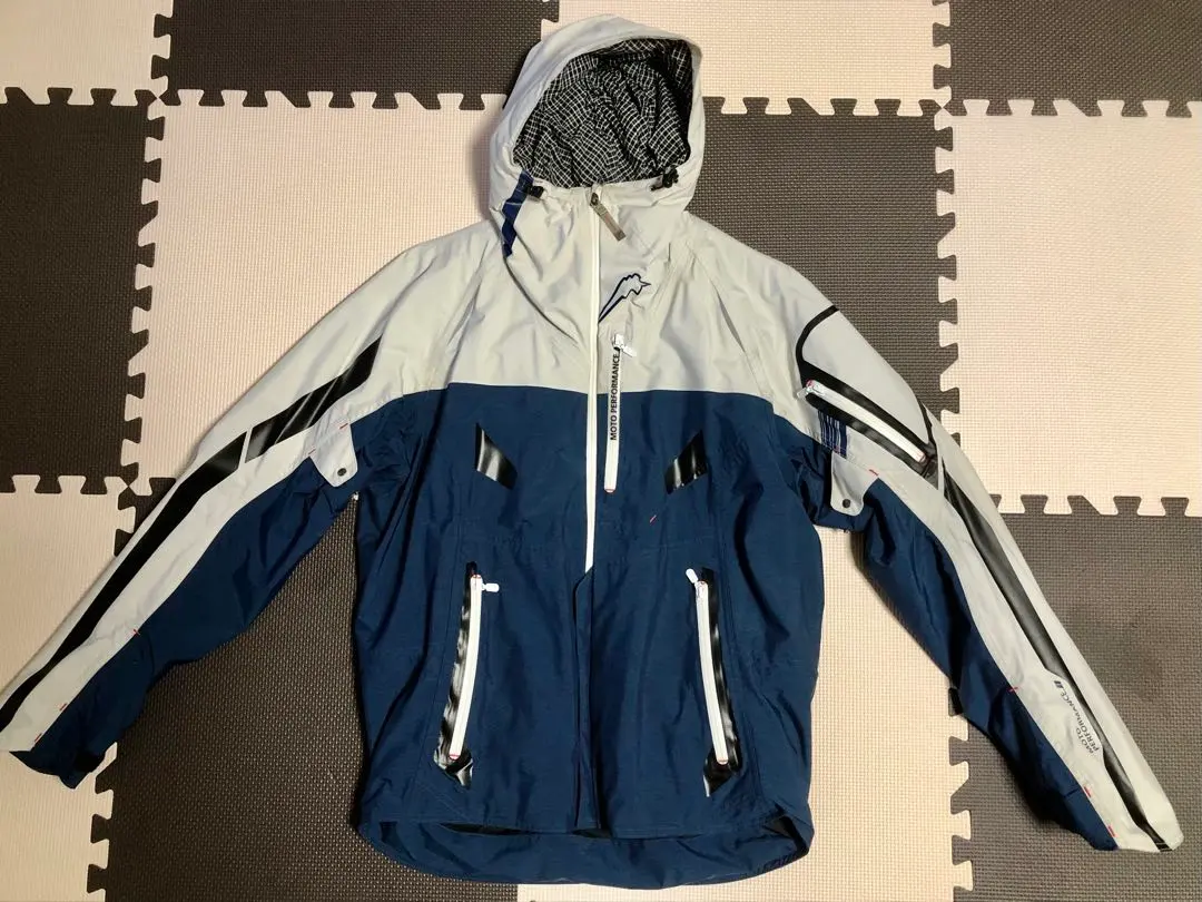Thumbnail of Winter Amenita Jacket Size: L Color: White/Navy