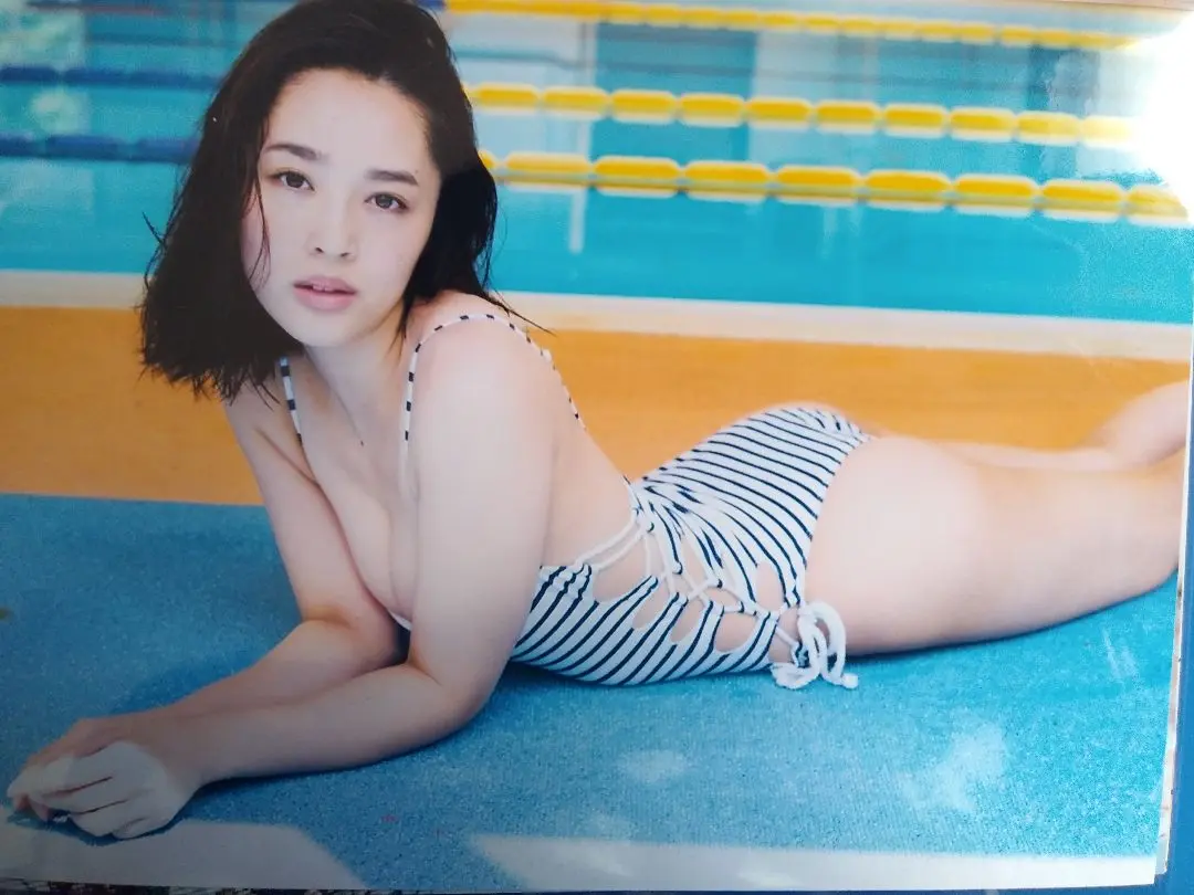 神部美咲　水着サイン入りチェキ 神部美咲 水着サイン入りチェキ - メルカリ