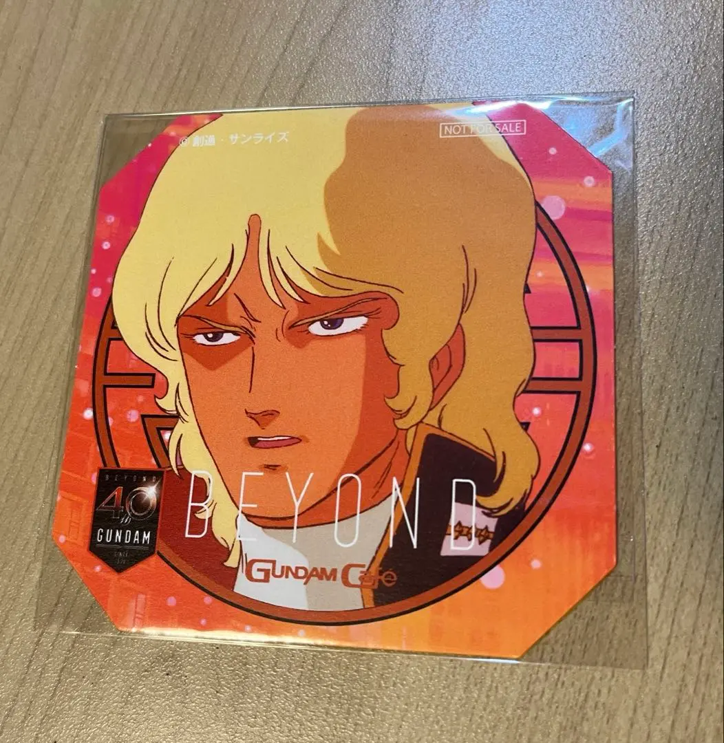 クワトロ・バジーナ ガンダムカフェ 缶バッジ2種セット ガンダム」クワトロ・バジーナ&ガルマ・ザビ達とクリスマス