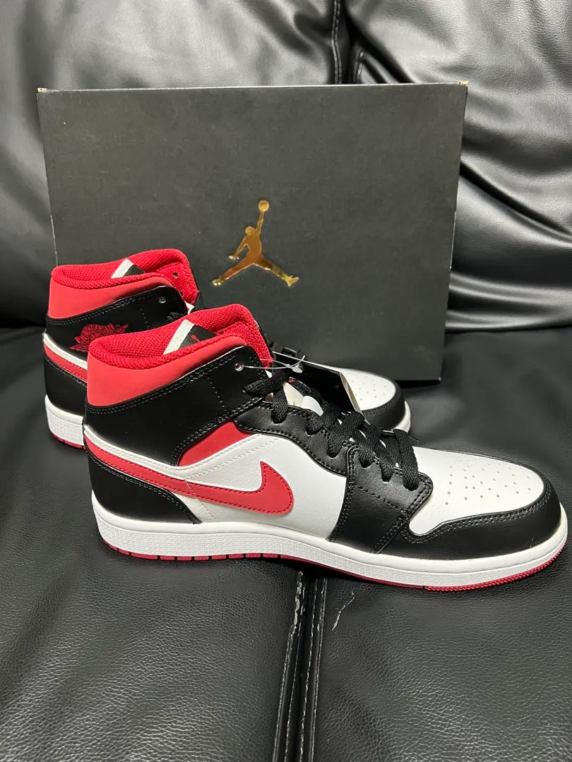 Thumbnail of NIKE AIR JORDAN 1 MID