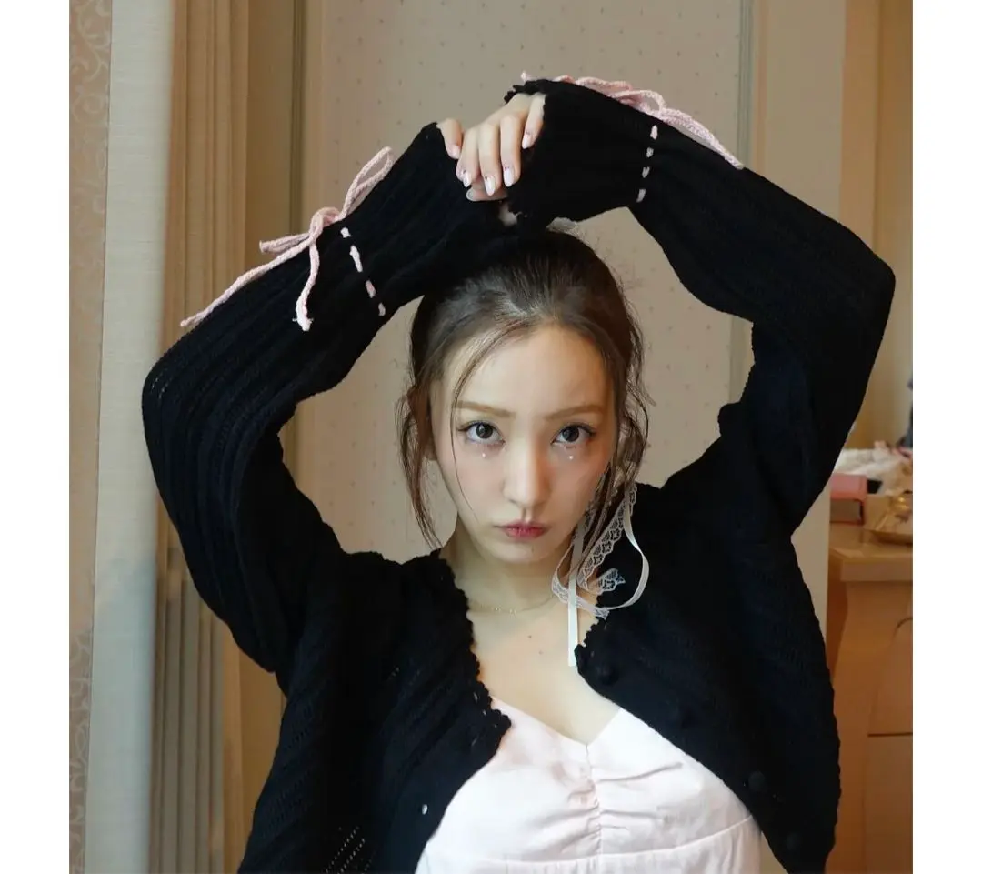 Rosy luce板野友美 rosy luceカットストレートデニム Rosy luce カットストレートデニムデニム ブラック 板野友美