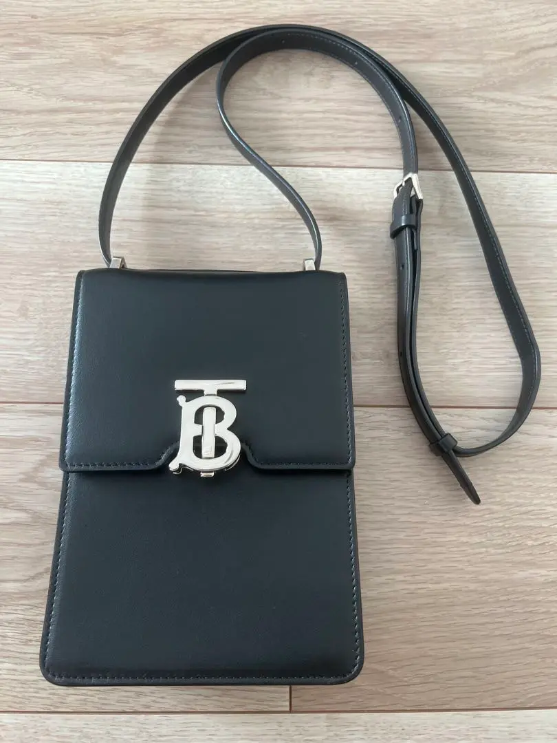 BURBERRY ロビンバッグ 最終値下げとなります！ BURBERRY 新作 ロビンバッグ TB 20万 入手困難（Burberry ロビン