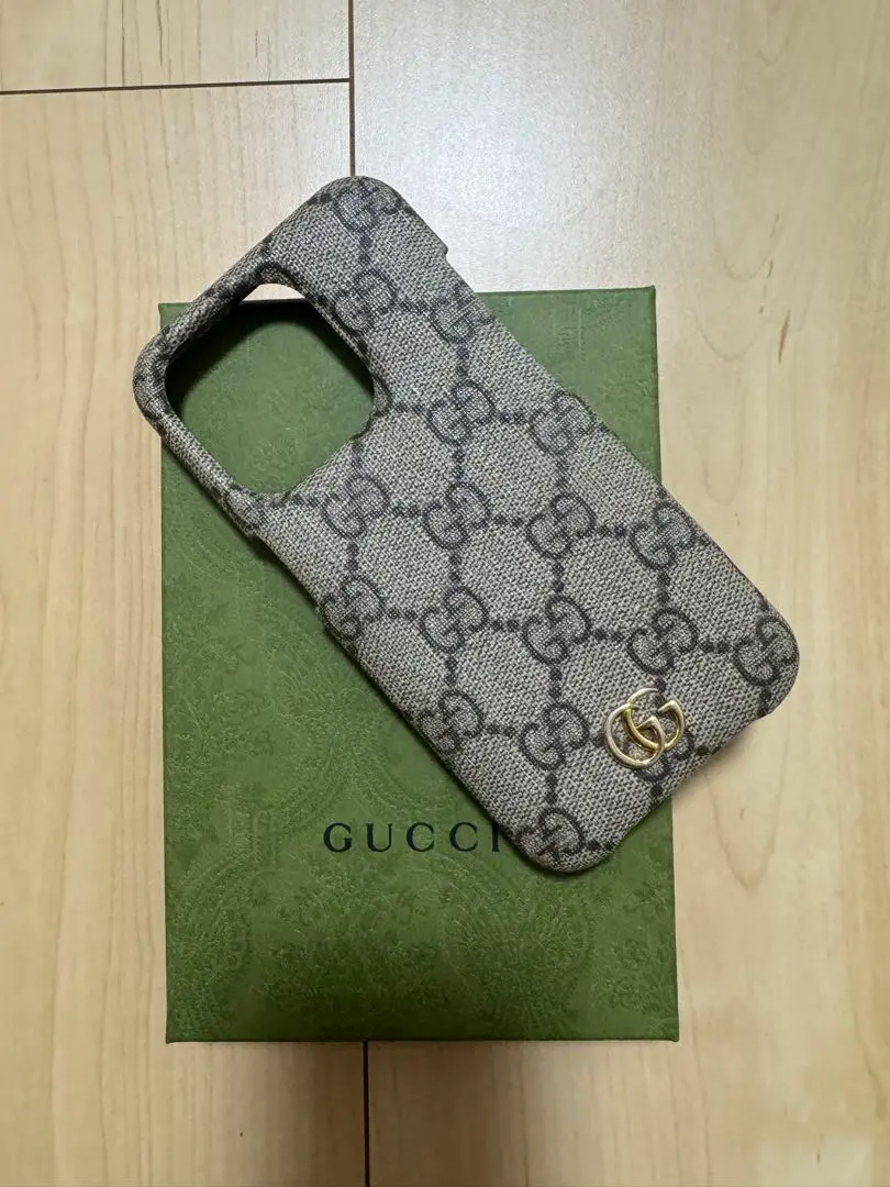 【新品未使用】GUCCI iPhone15PRO スマホケース　カバー　02 iphone15pro/15ケース グッチ 花柄 iphone14pro ケース 透明