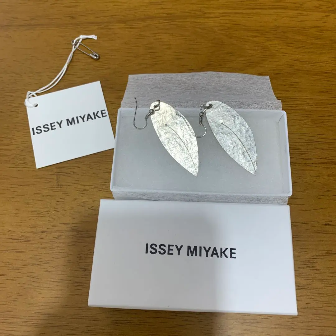 ISSEY MIYAKE ピアス 楽天市場】ISSEY MIYAKE イッセイミヤケ ピアス IM41AK101 GLASS