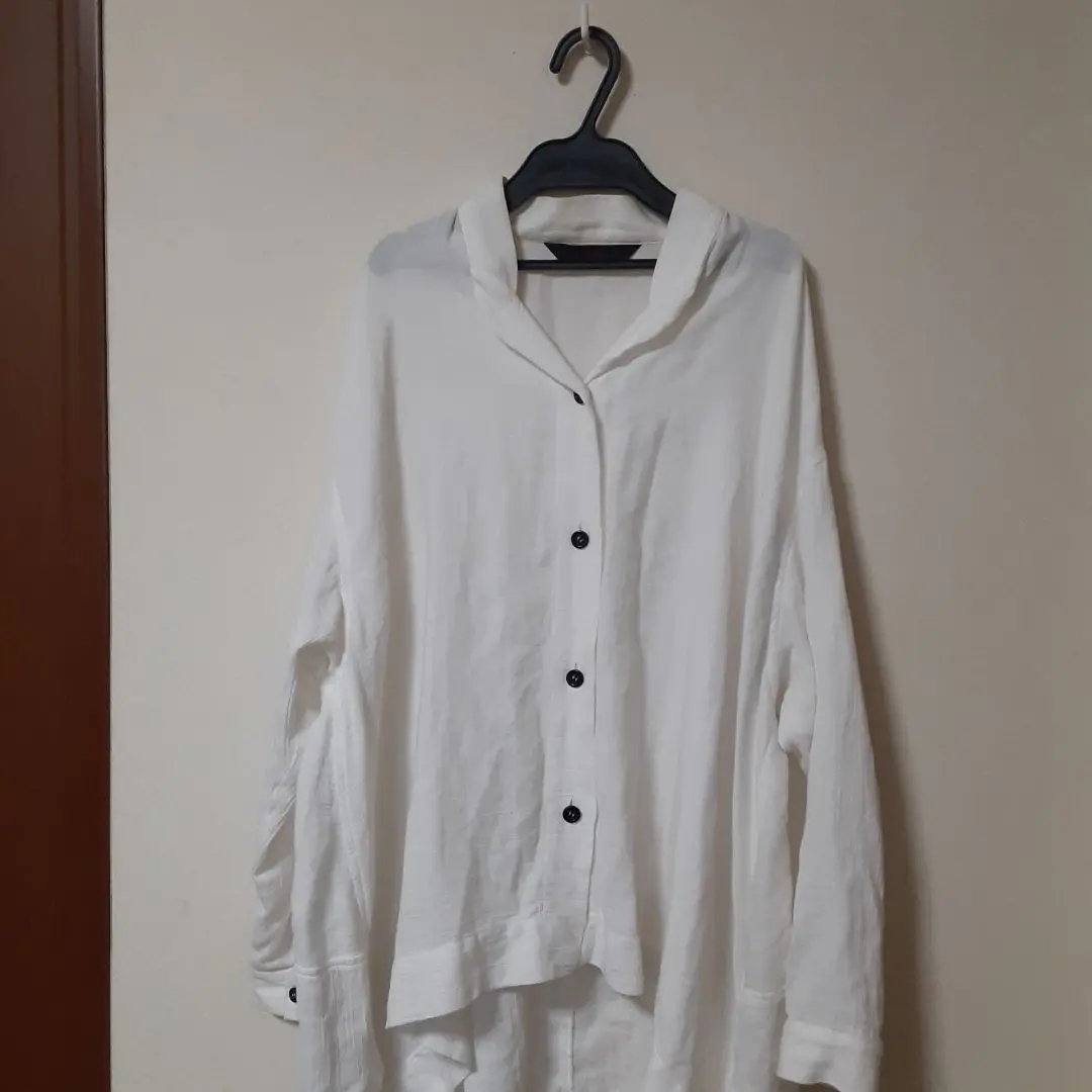 美品 萌 MOYURU もゆる コットンロングブラウス40 ゆったり 白シャツ 美品 萌 MOYURU もゆる コットンロングブラウス40 ゆったり 白シャツ