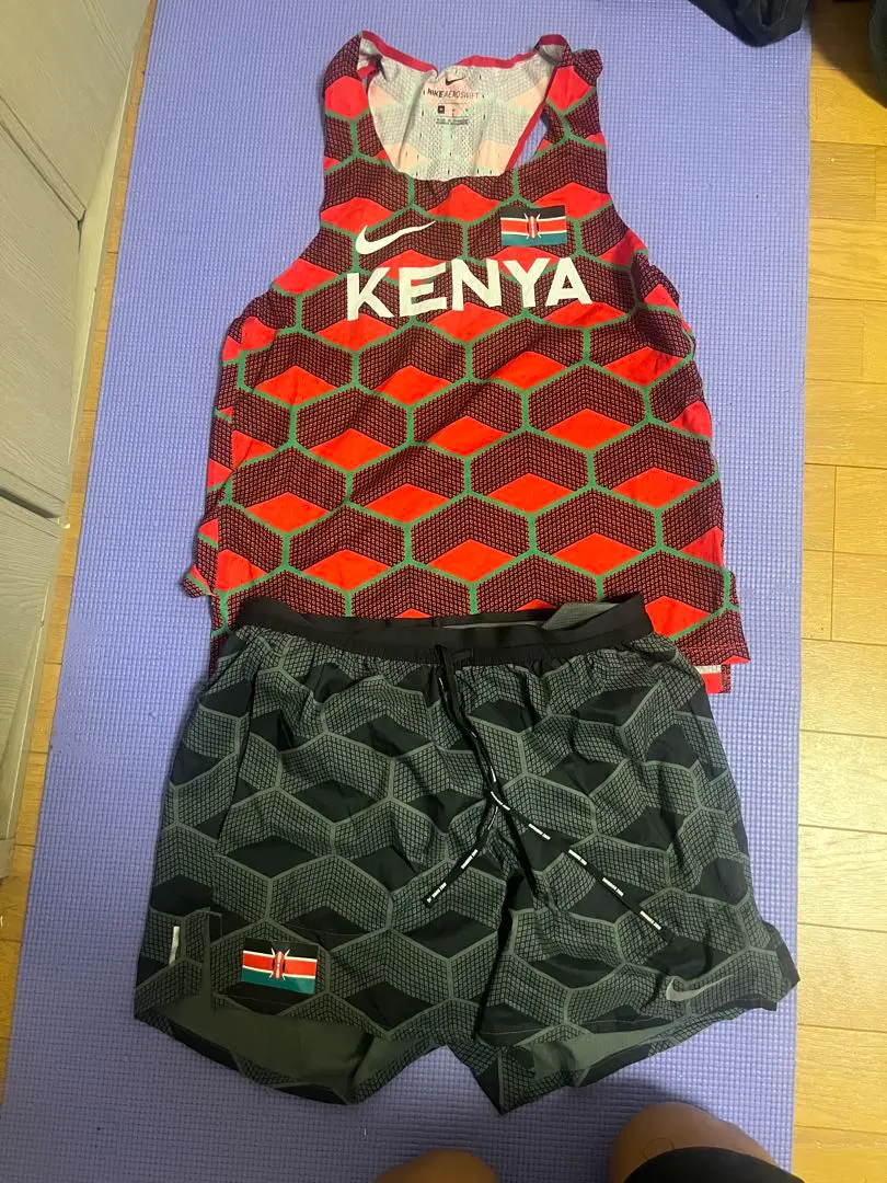 ホイサさん用NIKEエアロスイフトシングレットレディース　M ケニヤ ホイサさん用NIKEエアロスイフトシングレットレディース M ケニヤ