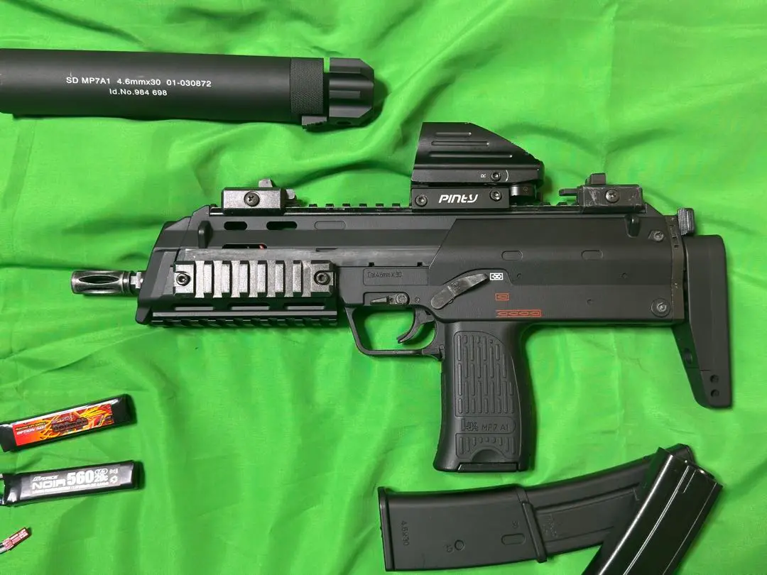 東京マルイ　電動ガン　mp7 ブラック マガジン2本とリポバッテリー付き 東京マルイ 電動ガン mp7 ブラック マガジン2本とリポバッテリー付き