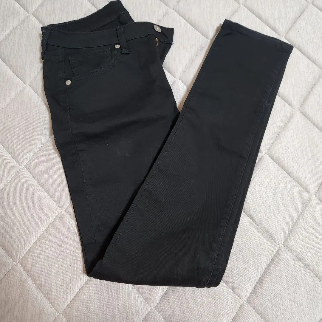 Thumbnail of Black jeans