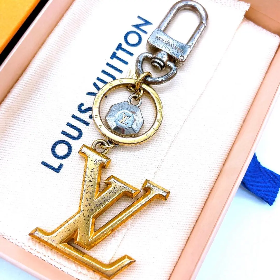 LOUIS VUITTON♥ ポルトクレ・LVファセット キーリング 大人気【Louis Vuitton】ポルト クレLvファセット☆キーリング