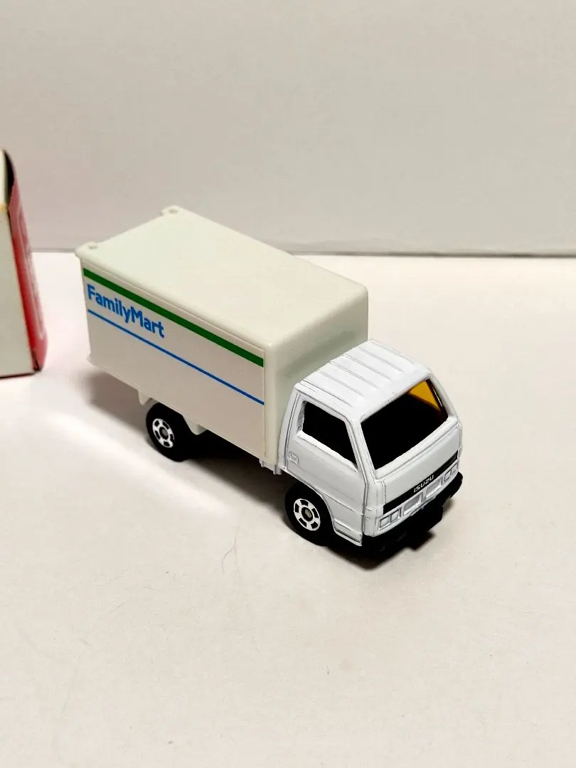 トミカ　コンビニ配送車　営業車セット はたらくくるま コンビニ配送トラック4種 & 営業車 ローソン