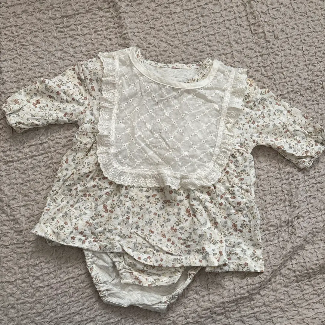 Thumbnail of Long-sleeved romper, Birthday, 70