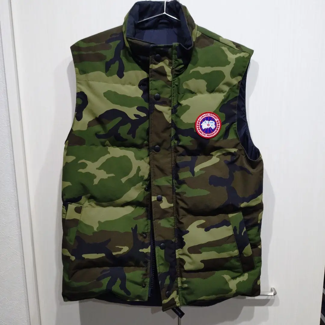 【美品】カナダグース ダウンベスト US/S 迷彩 カモフラージュ 美品】カナダグース ダウンベスト US/S 迷彩 カモフラージュ