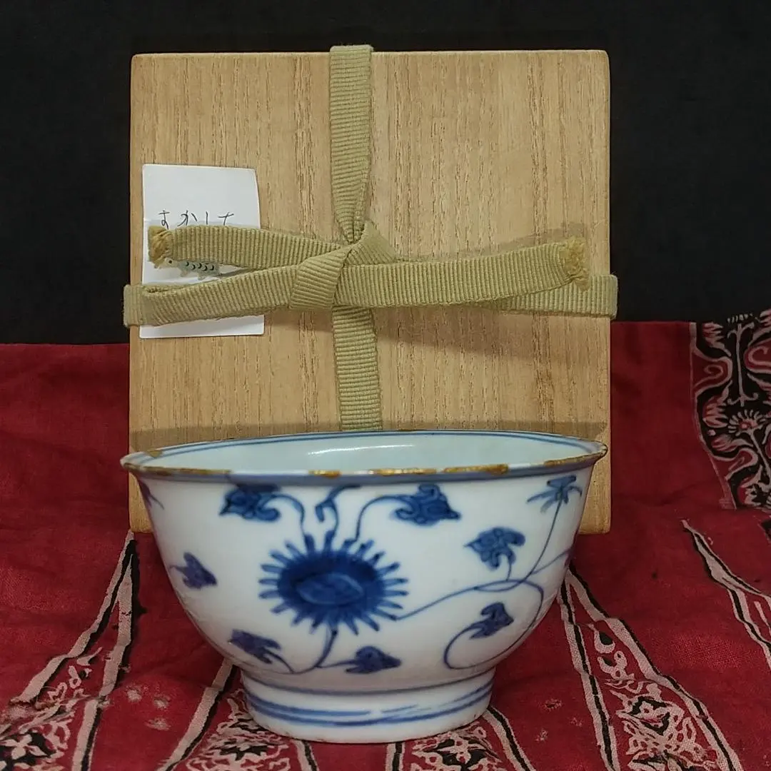Thumbnail of Ming-qing style blue and white small bowl, lotus arabesque pattern (original box, wrapped in cotton sarasa antique cloth)