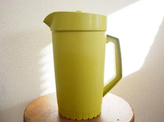 Thumbnail of Yellow-green plastic thermos pot