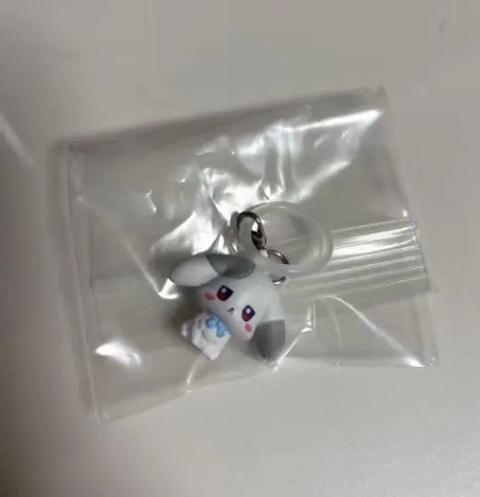 Thumbnail of Gray character keychain