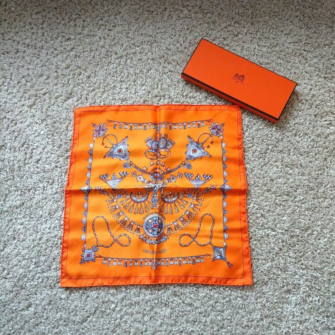 ❤美品❤　エルメス　HERMES　プリーツスカーフ　砂漠の革飾り　 30 2025年最新】エルメススカーフ 砂漠の人気アイテム - メルカリ