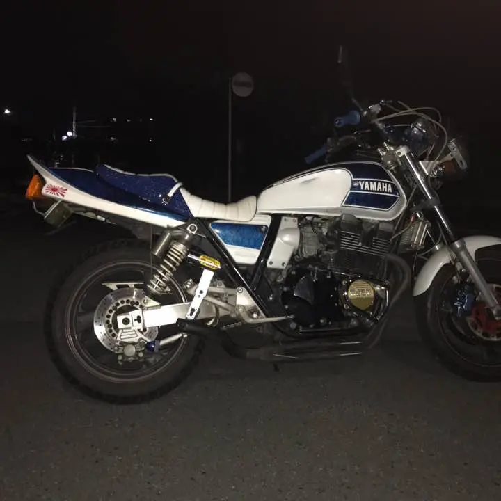 xjr400 スネーク菅 のエキパイ 刻印あります。