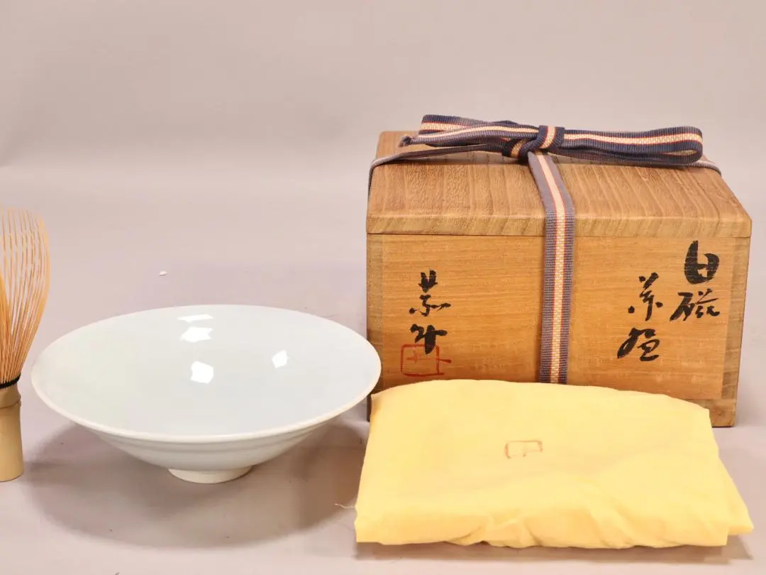 Thumbnail of BK231 Tea Ceremony Utensils Bizen-yaki Artist Kyosuke Fujiwara White Porcelain Tea Bowl With original box Unused