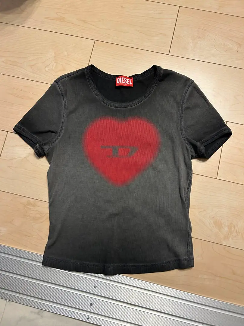 リオデスン様 DIESEL ハートTシャツ - メルカリ
