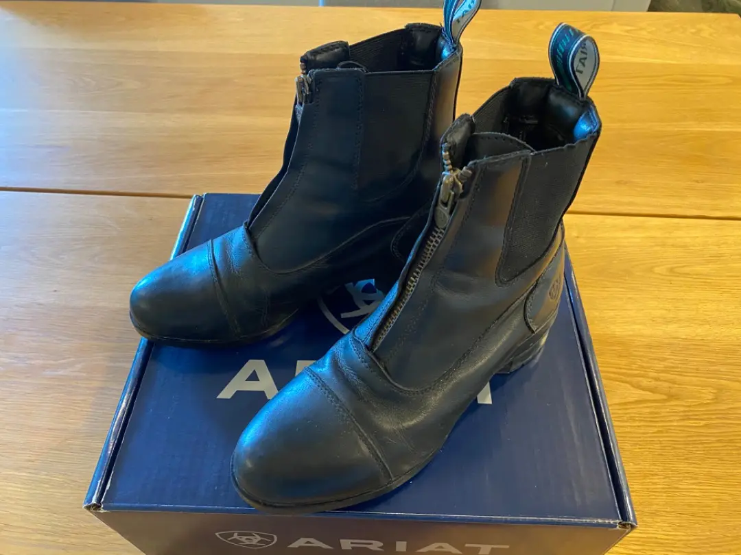 ARIATアリアト★乗馬ショートブーツ ヘリテージ3 サイドゴア 本革24㎝ ARIAT ヘリテージ ブーツ - 馬具・乗馬用品 パッサージュ