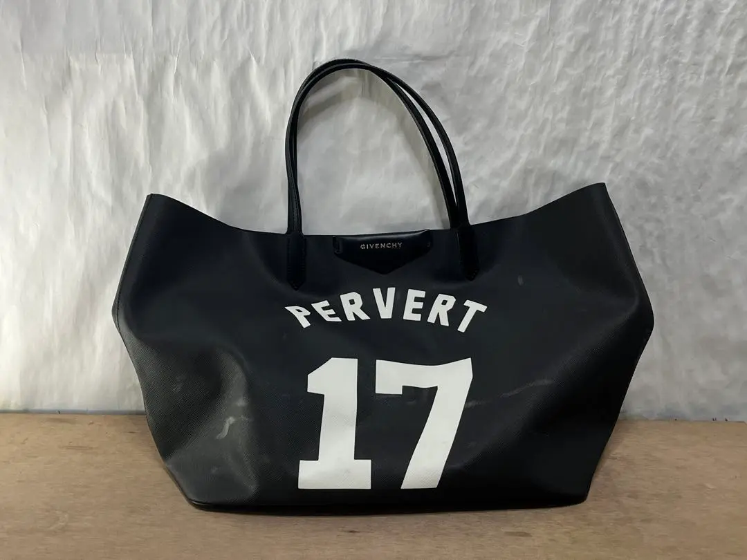 バッグ GIVENCHY PERVERT 17 PVC TOTE BAG GIVENCHY PERVERT 17 PVC TOTE BAG New Releases