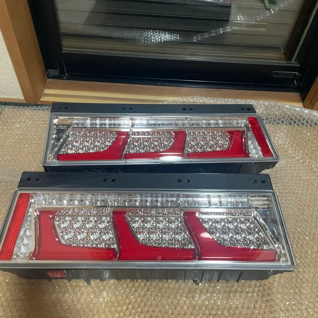 もらって嬉しい出産祝い 小糸製作所KITO LEDテールランプ 220-16529N パーツ