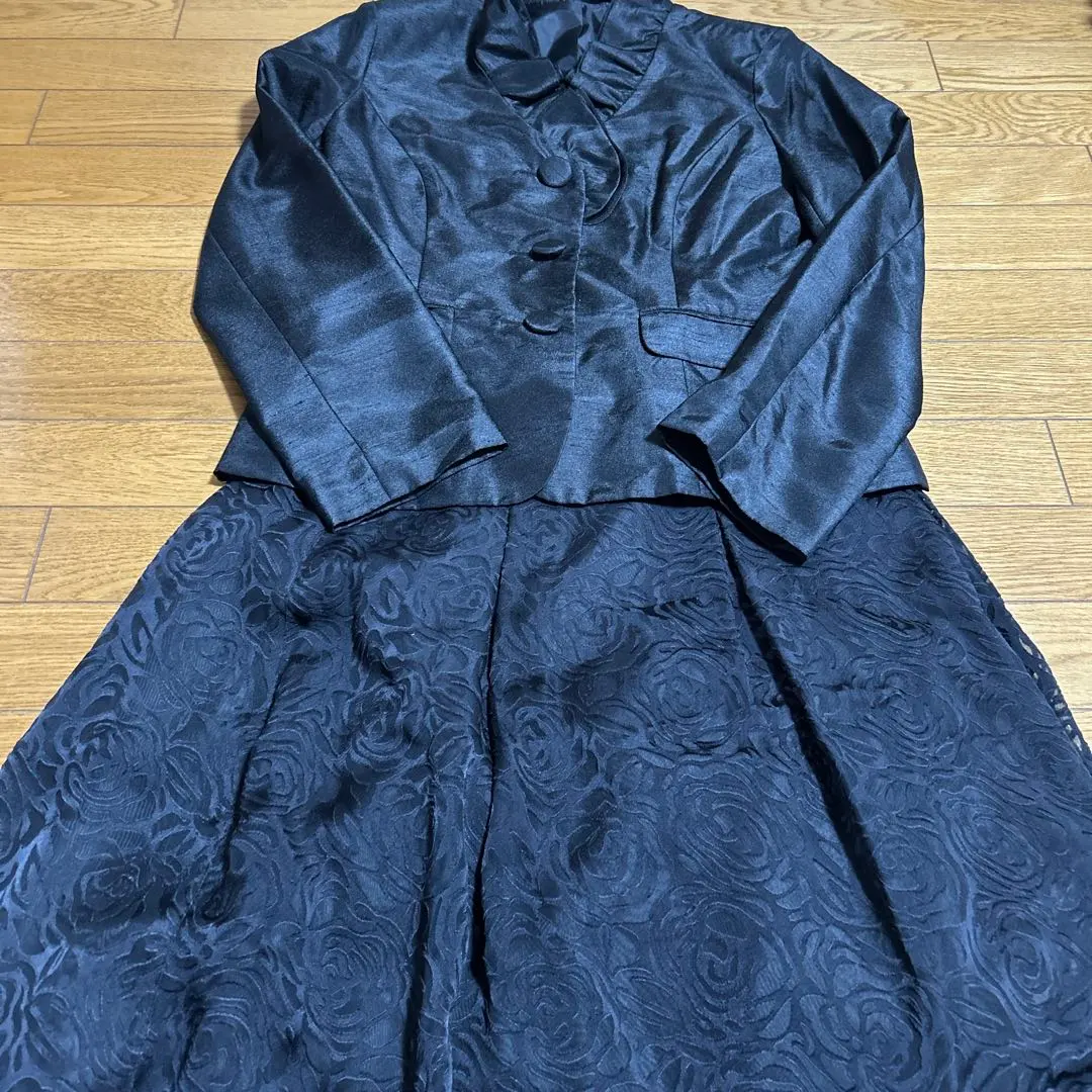 Thumbnail of Formal skirt suit 11AR