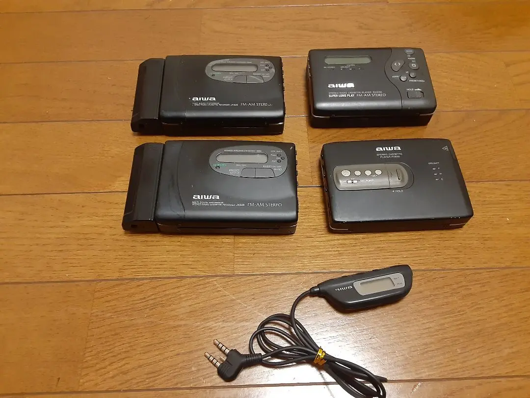 AIWA カセットプレーヤー 　HS-J20とHS-JX50　２点セット　中古 AIWA カセットプレーヤー HS-J20とHS-JX50 2点セット 中古