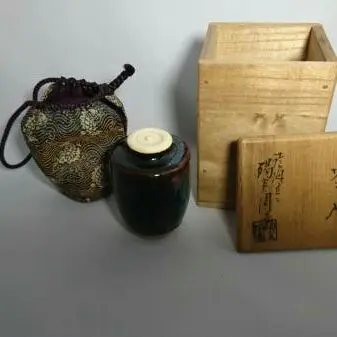 美品！ 岩崎新定造 侘助写 茶入 膳所焼 陽炎園  仕覆織部純子 共箱 茶道具 膳所焼陽炎園 岩崎新定 槍の鞘茶入 鵬雲斎宗匠 | 茶道具 小西康