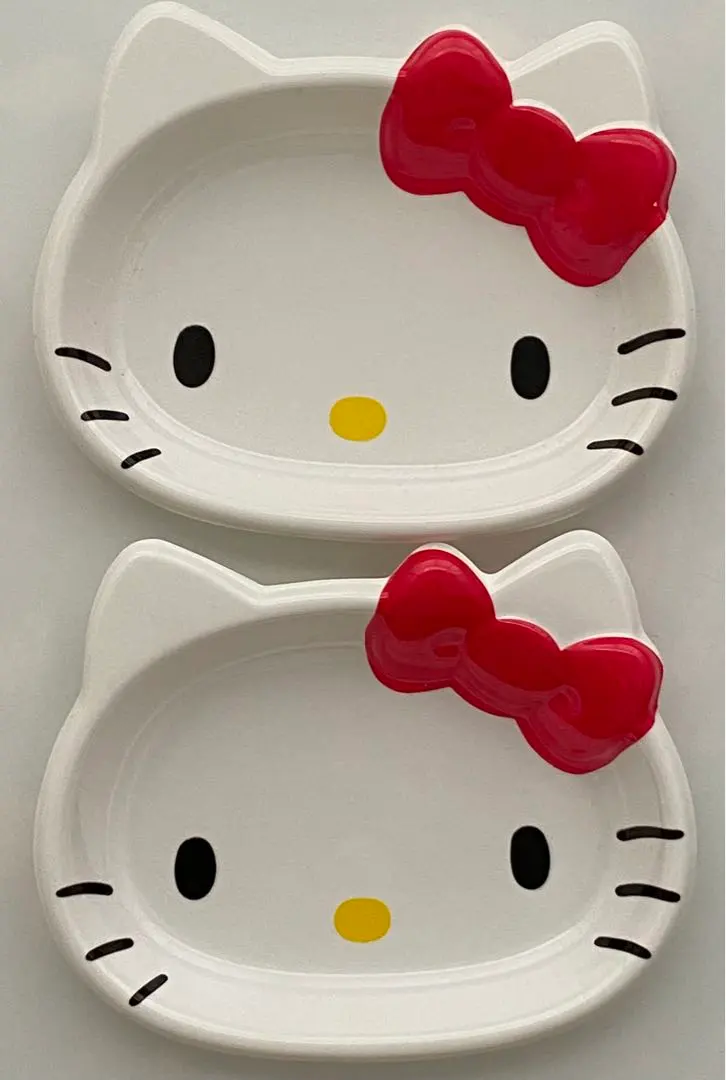 Thumbnail of Hello Kitty Face-Shaped Plates - Vintage/Retro - Set of 2