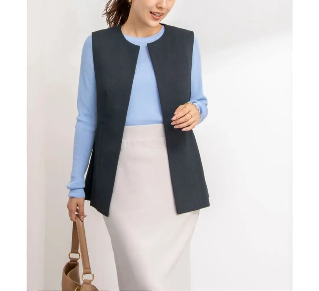 新品・未使用　ノーリーズ　ぺプラム　ジレ　ネイビー　ベスト NOLLEY'S Sophi（ノーリーズソフィ）の「フクレジャガード