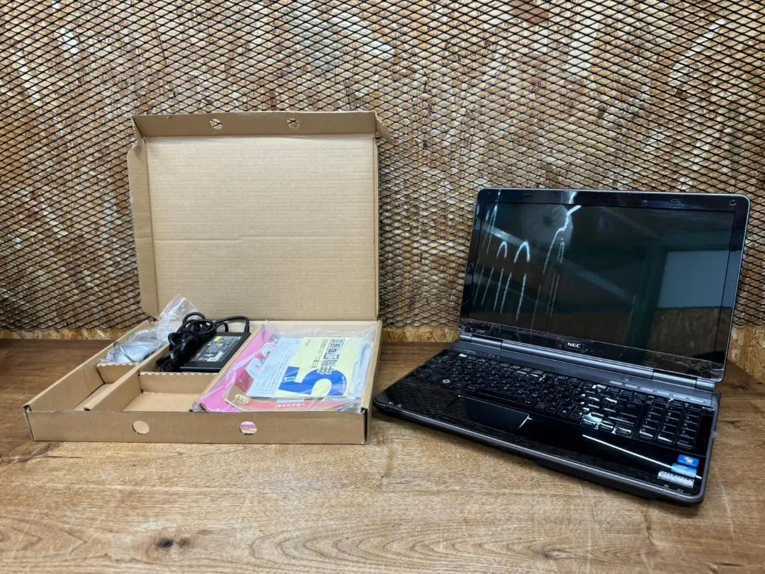 大変美品！ NEC LaVie L LL750/FS6R NEC LaVie L LL750/FS6R PC-LL750FS6R [クリスタルレッド] 価格