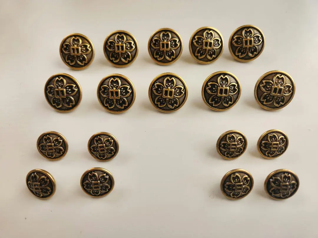 Thumbnail of Tsume-eri gakuseifuku (closed-collar student uniform) for junior high school students, cherry blossom buttons