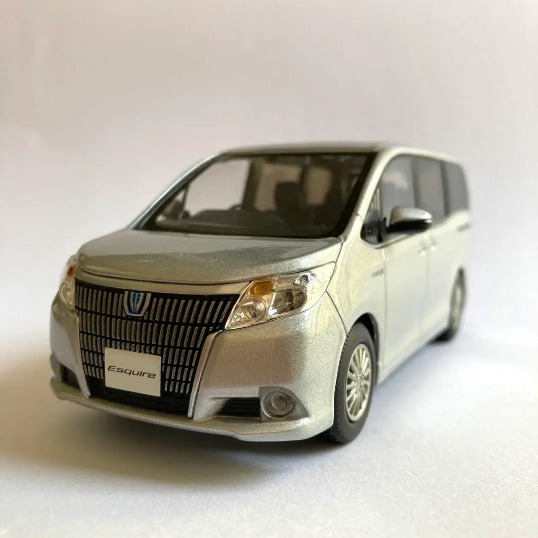 新品　TOYOTA　エスクァイア　サンプルカー　　箱付き　後期モデル　非売品 Amazon | 1/30 トヨタ 新型エスクァイア Esquire 後期
